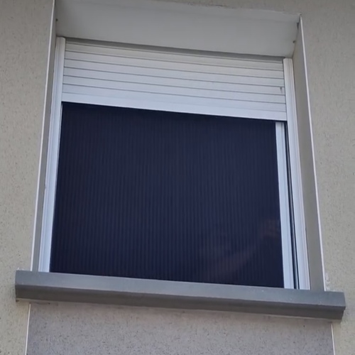 Installation de moustiquaire sur une porte-fenêtre